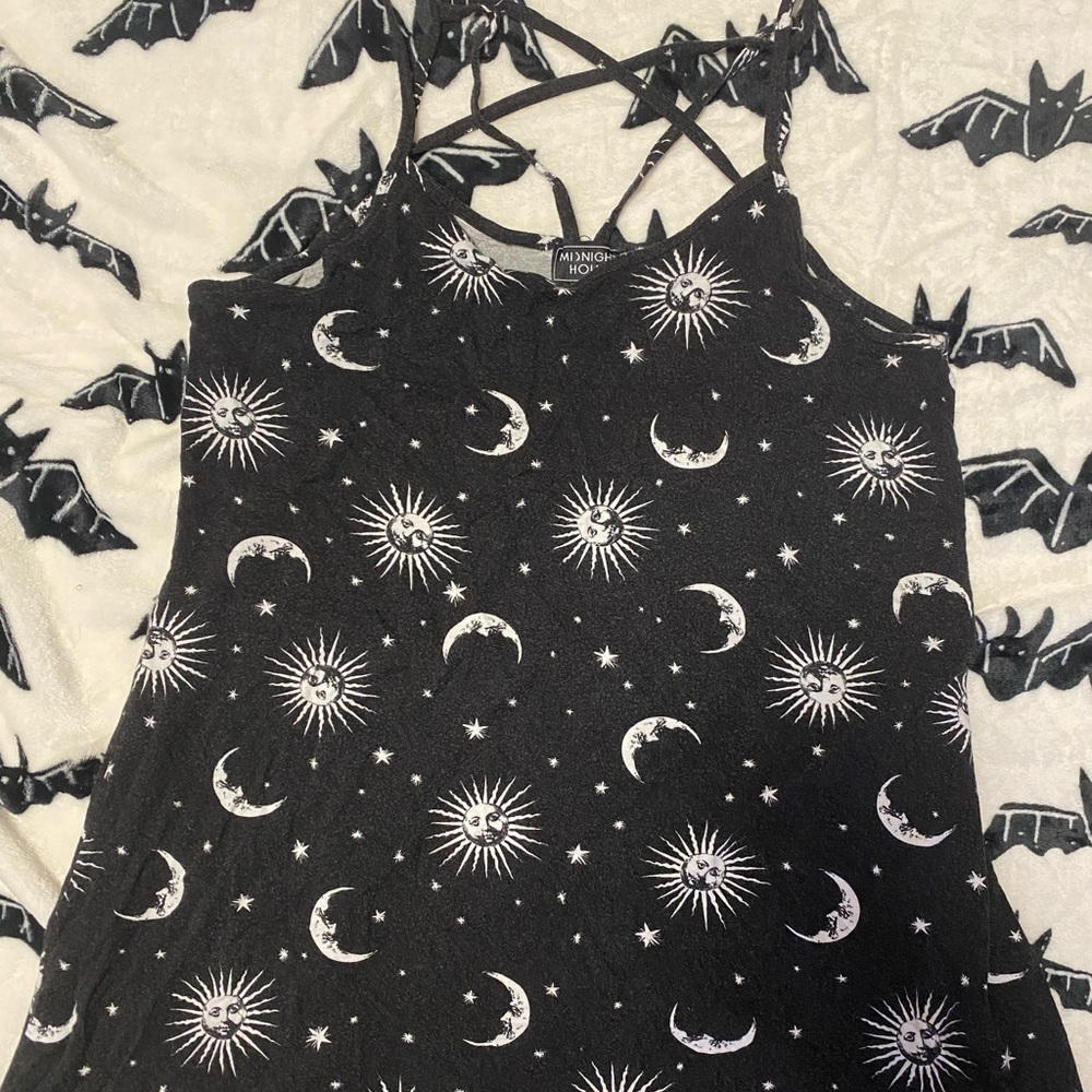 Pentagram back, Crescent moon🌜& 🌞sun top.